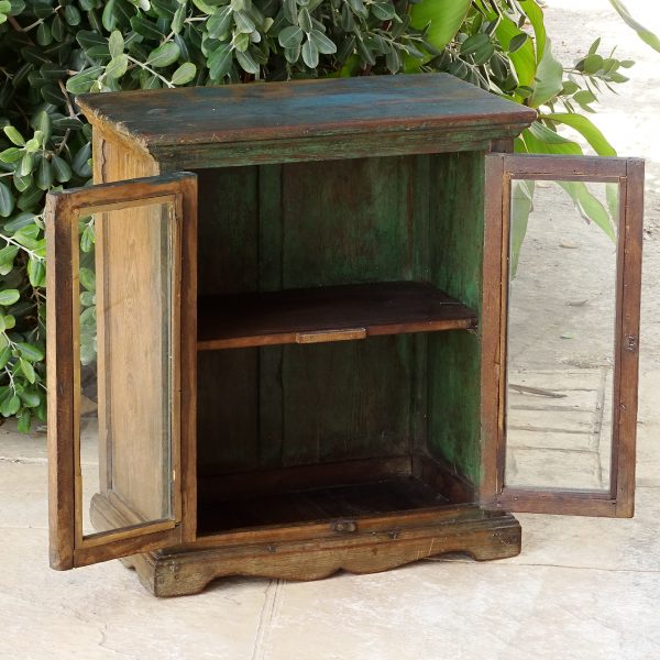 glass doors cabinet sc55035