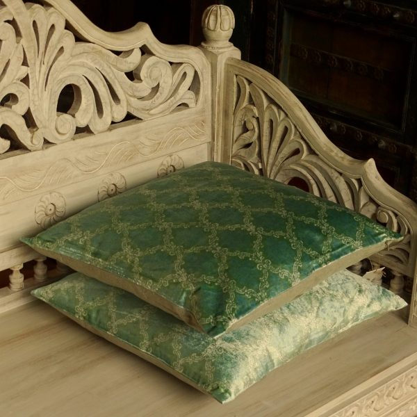 ht83635 velvet cushion