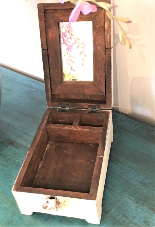 box with mirror sc37035
