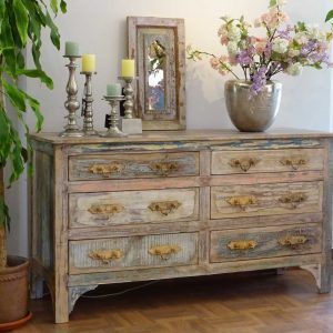 Chest of drawers